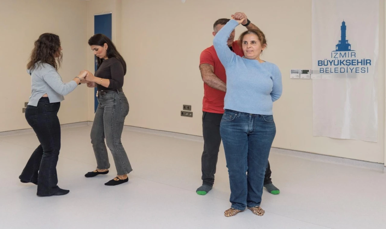İzmir’de görme engellilere ’dansla terapi’
