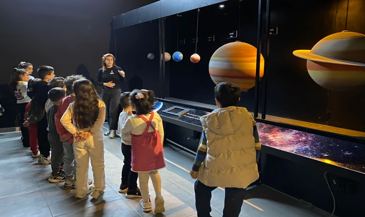 İzmir’de hayallerini çizen 650 çocuk Uzay Kampüsü’nde buluştu