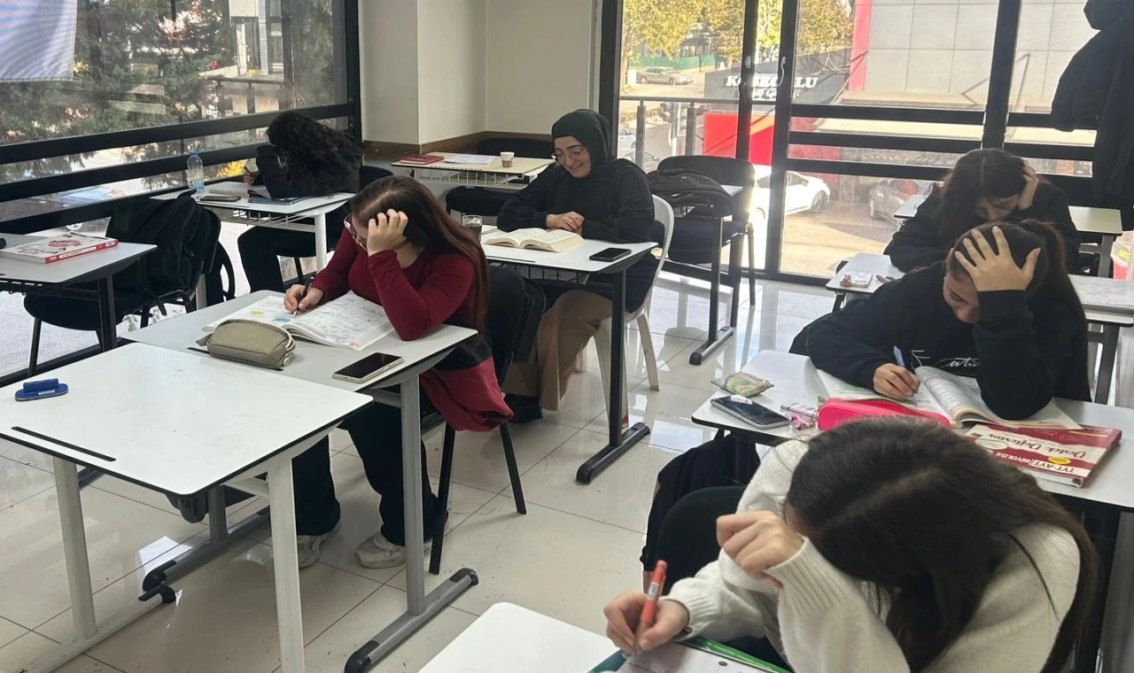 İzmit’te Çınar Akademide YKS ve LGS hızlandırma programı başladı