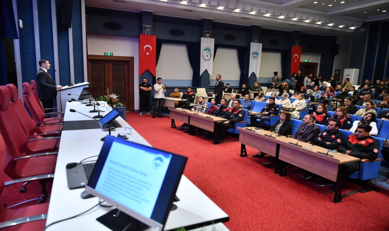 Kayseri Büyükşehir personeline ’Etik Davranış’ eğitimi