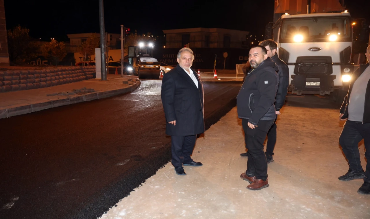 Kayseri Talas’ın ’Belediye Mahallemiz’de projesi Mevlana’da fazla mesai yaptı