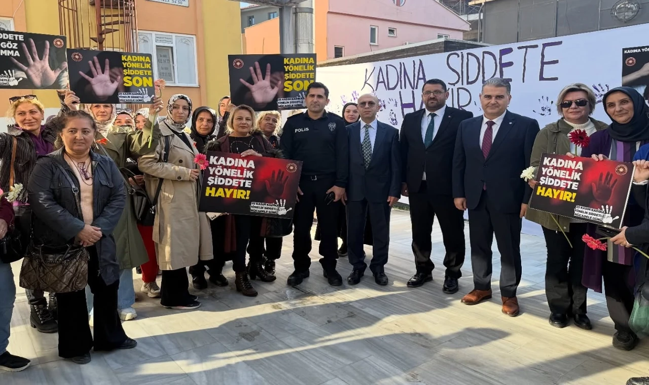 Kocaeli Gölcük’te kadına şiddete karşı farkındalık etkinliği