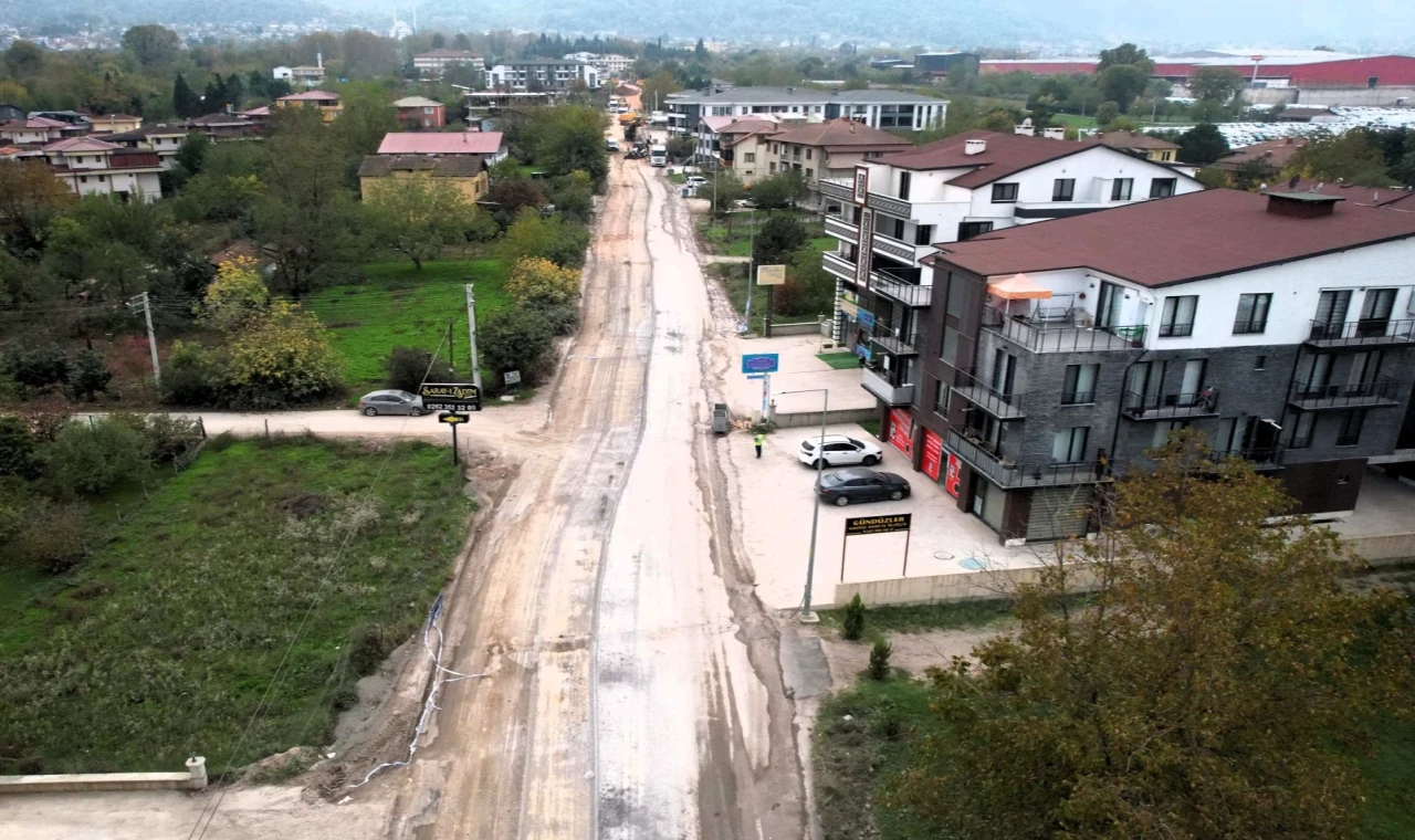 Kocaeli’de Kartepe Çepni Caddesi’nde üstyapı yenileniyor