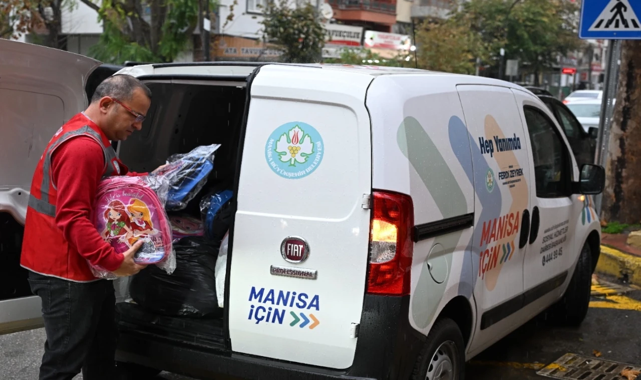 Manisa’dan 15 bin öğrenciye çanta ve kırtasiye desteği