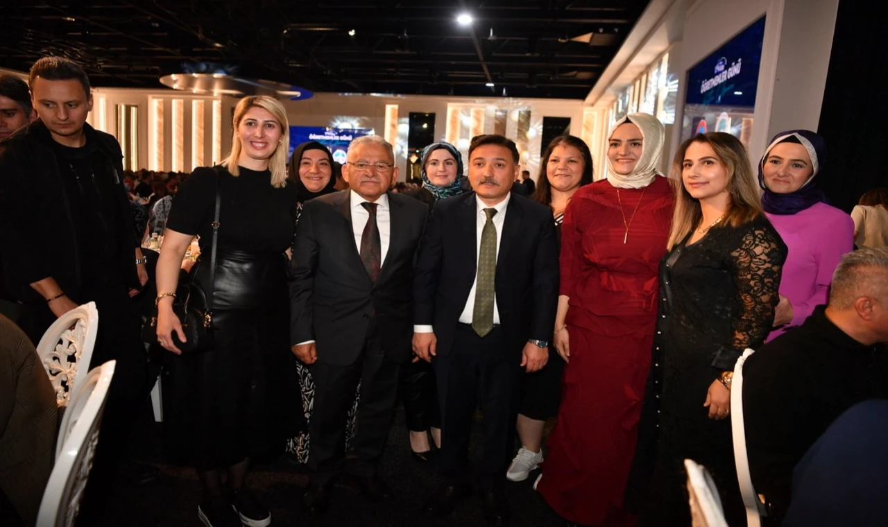 Memduh Büyükkılıç’tan ’öğretmenlere’ övgü