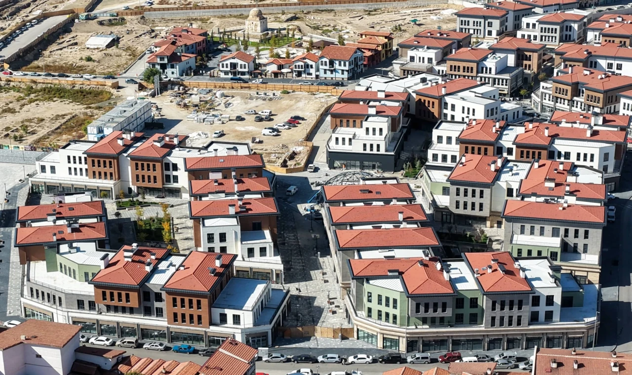 Meram’da Suriçi dönüşüme son rötuşlar... Louvre tarzı kubbe altında tarihi hamam canlanıyor!