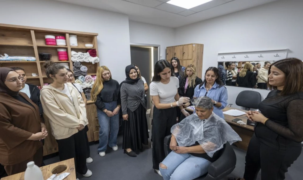 Mersin’de saç renklendirme kursuna yoğun ilgi