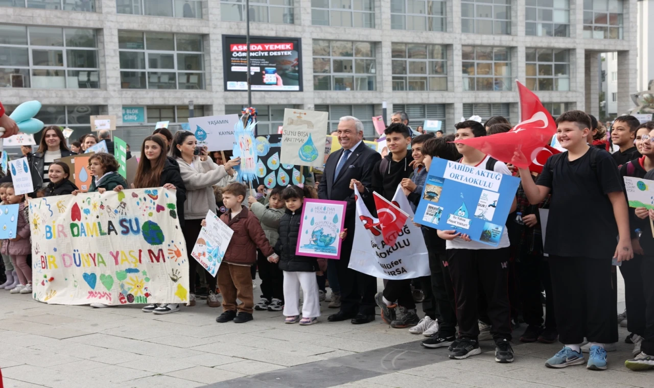 Nilüferli çocuklardan ’gelecek’ için anlamlı yürüyüş