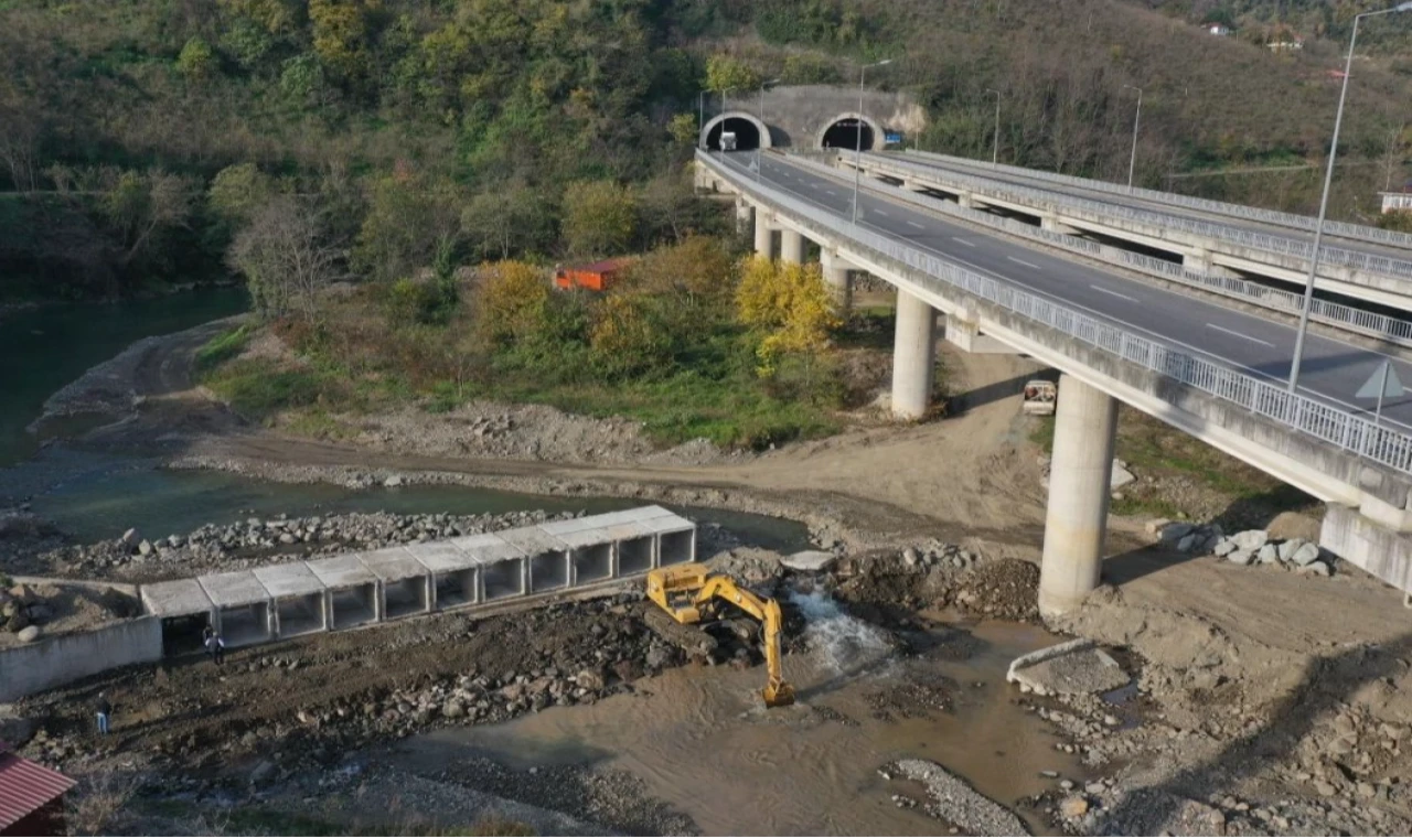 Ordu’da Akçaova Irmağı’na sel önlemi