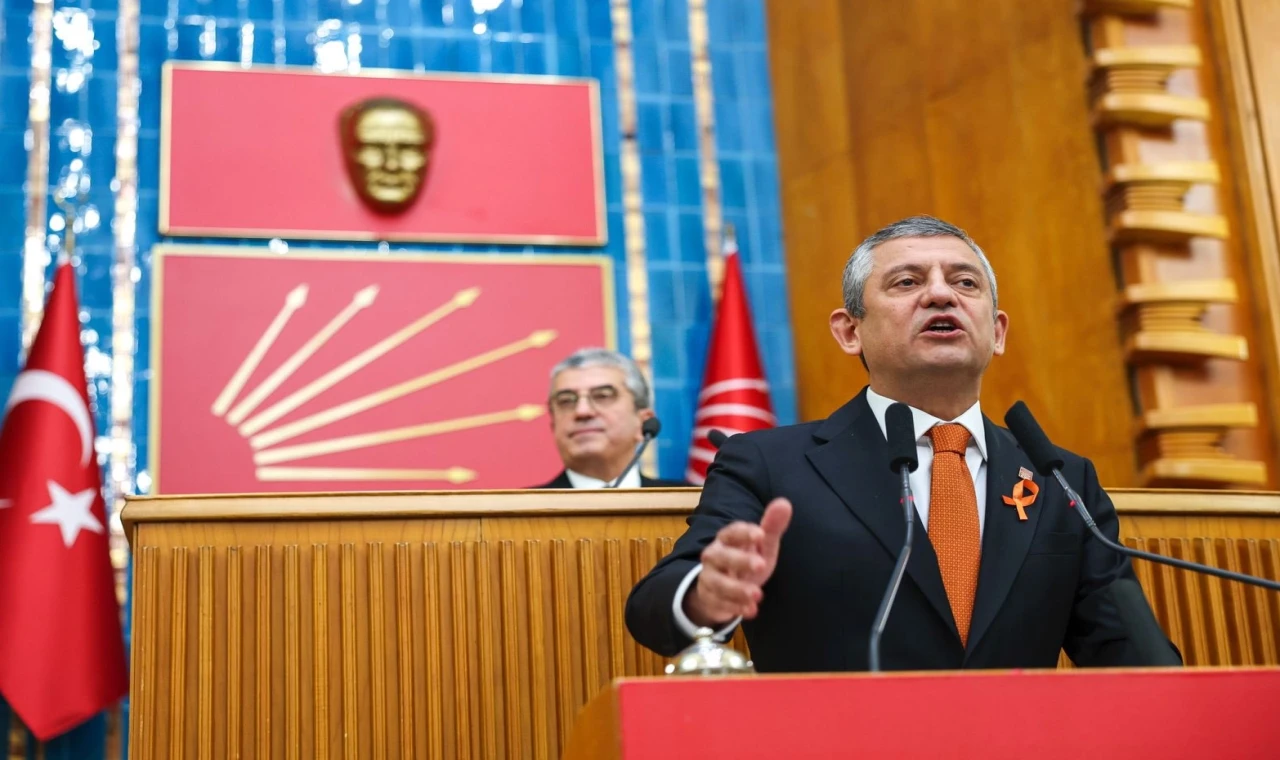 Özel’den vakıf iddiası! Sen ineceksin tren yoluna devam edecek