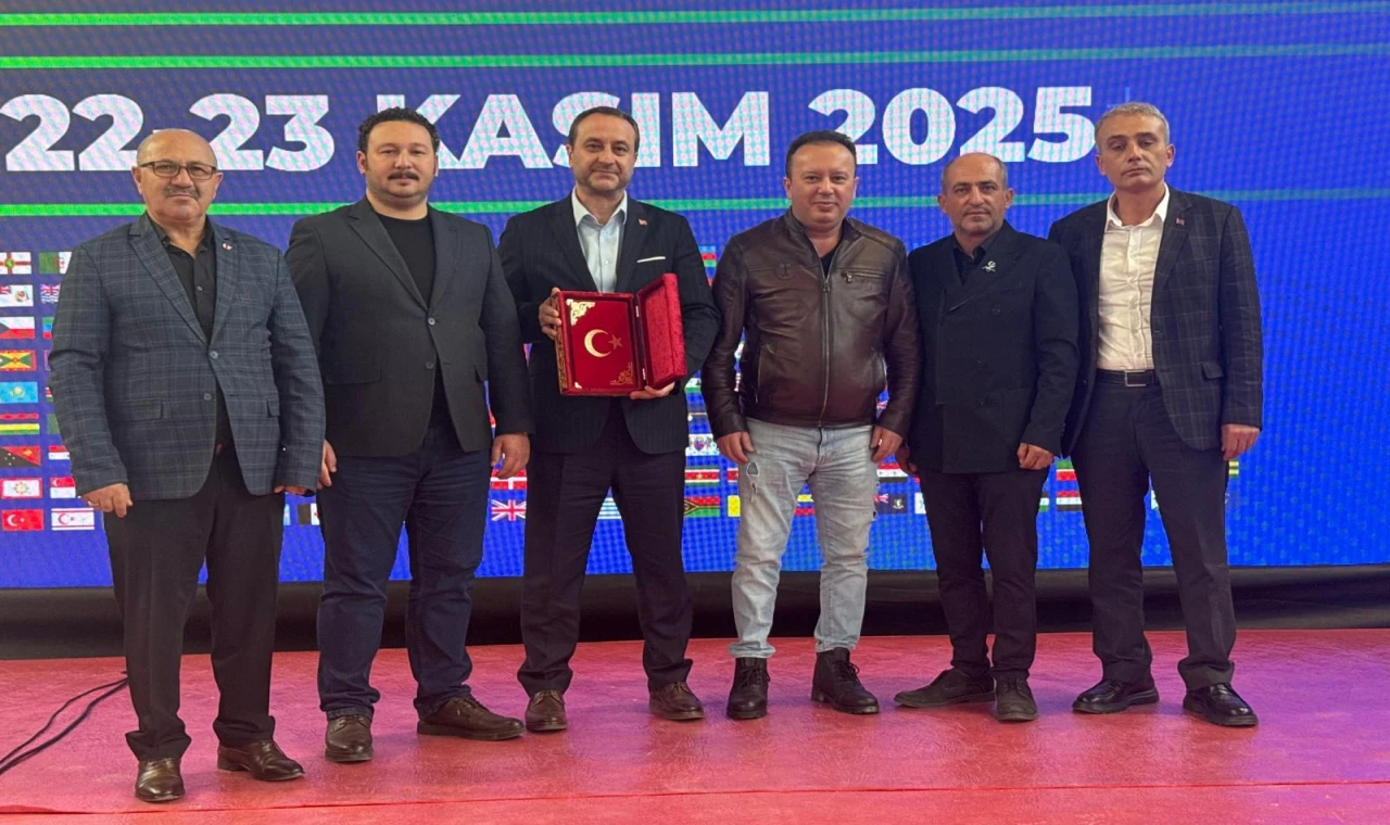 Sağlığın yeni rotası Bursa’da belirlendi... Sağlık Turizmi Zirvesi’nde sürpriz ziyaretçi