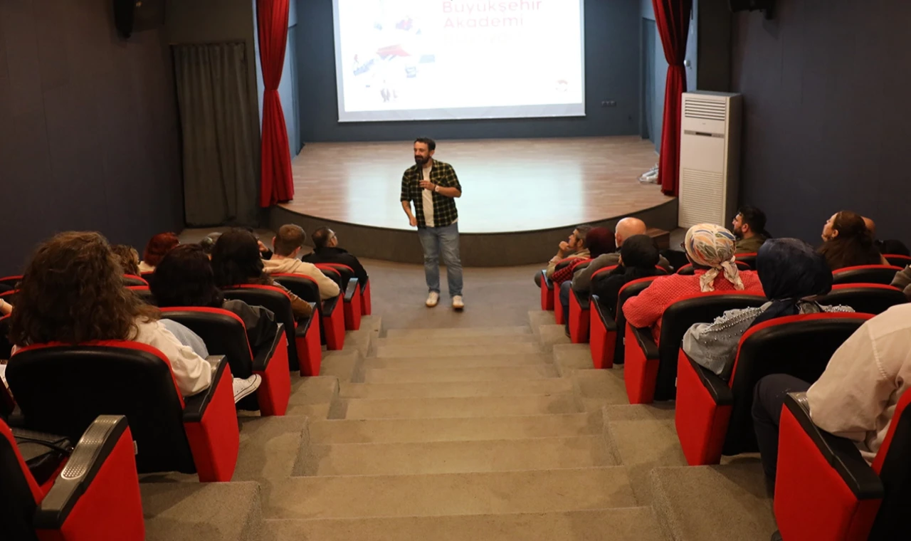 Sakarya Büyükşehir Akademi’den ’sinema’ dersi