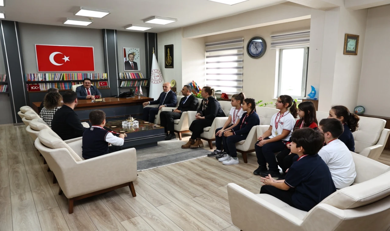 Sakarya Serdivanlı ilkokul öğrencilerinden Milli Eğitim’e ziyaret