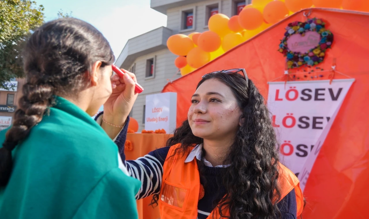 Uludağ Enerji ve LÖSEV ’Turuncu Çadır’da buluştu