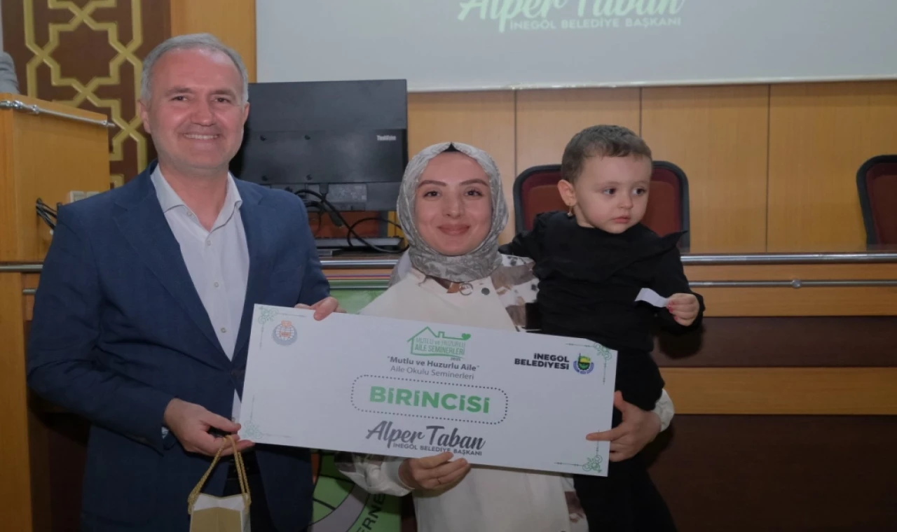Bursa İnegöl Aile Okulu’nda ödüller sahiplerini buldu