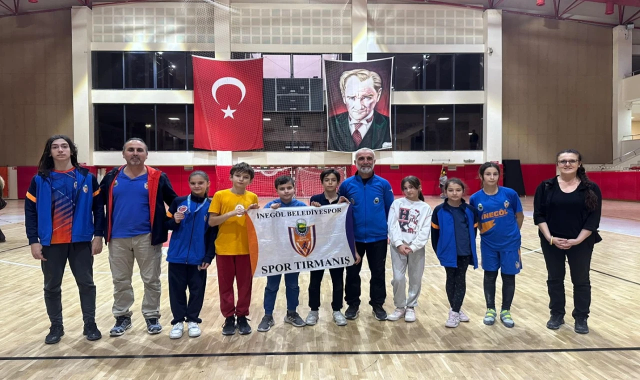 Bursa İnegöllü küçük tırmanışçılar Isparta’dan dereceyle döndü