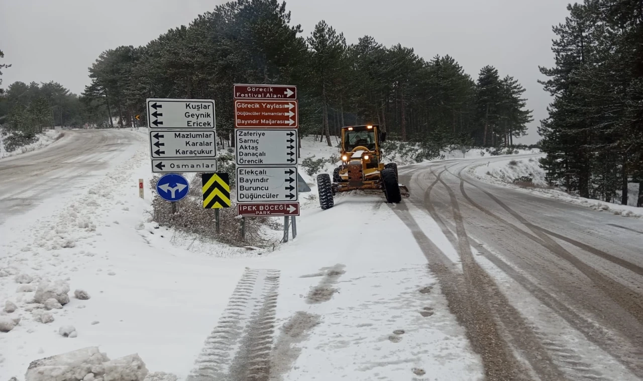 Bursa’da kar seferberliği: Büyükşehir ekipleri sahada