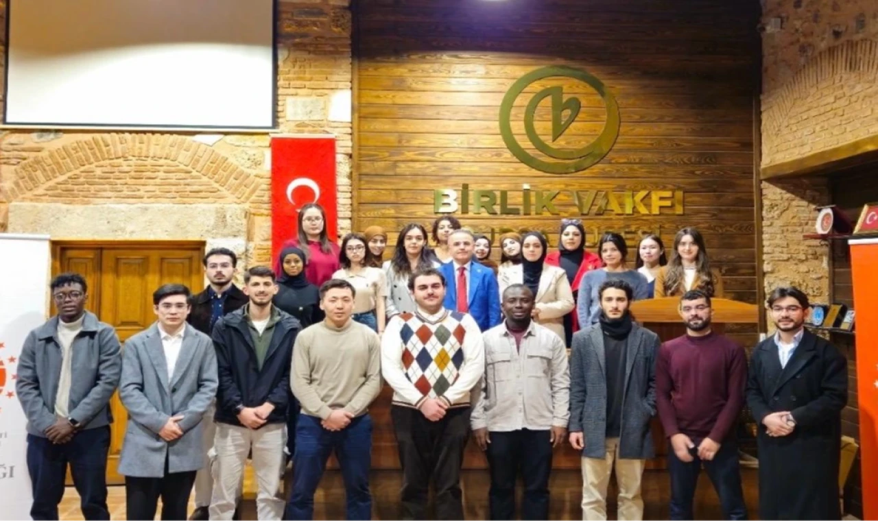 İletişim Başkanlığı Bursa Bölge Müdürü Gölbaşı’dan uluslararası öğrencilere ’Kamu Diplomasisi ve Medya’ dersi