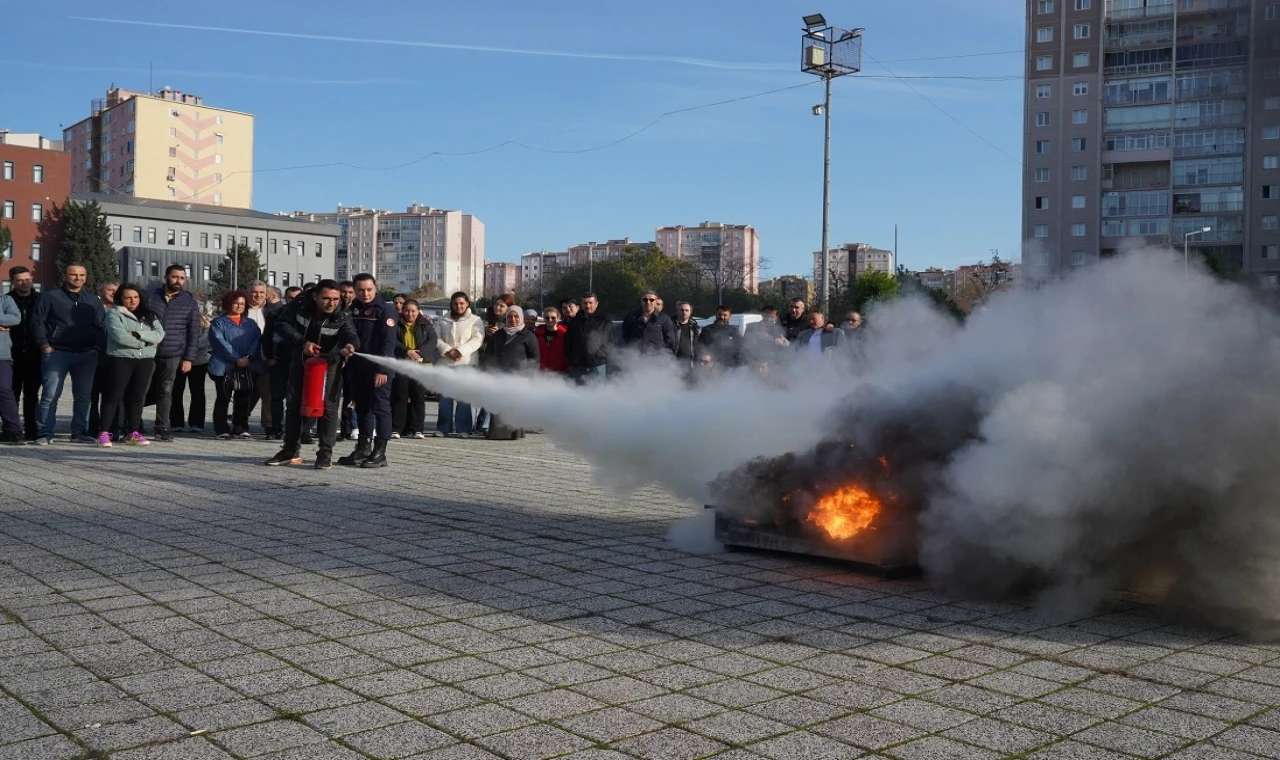 İstanbul Beylikdüzü Belediyesi çalışanlarına ’yangın güvenlik’ eğitimi