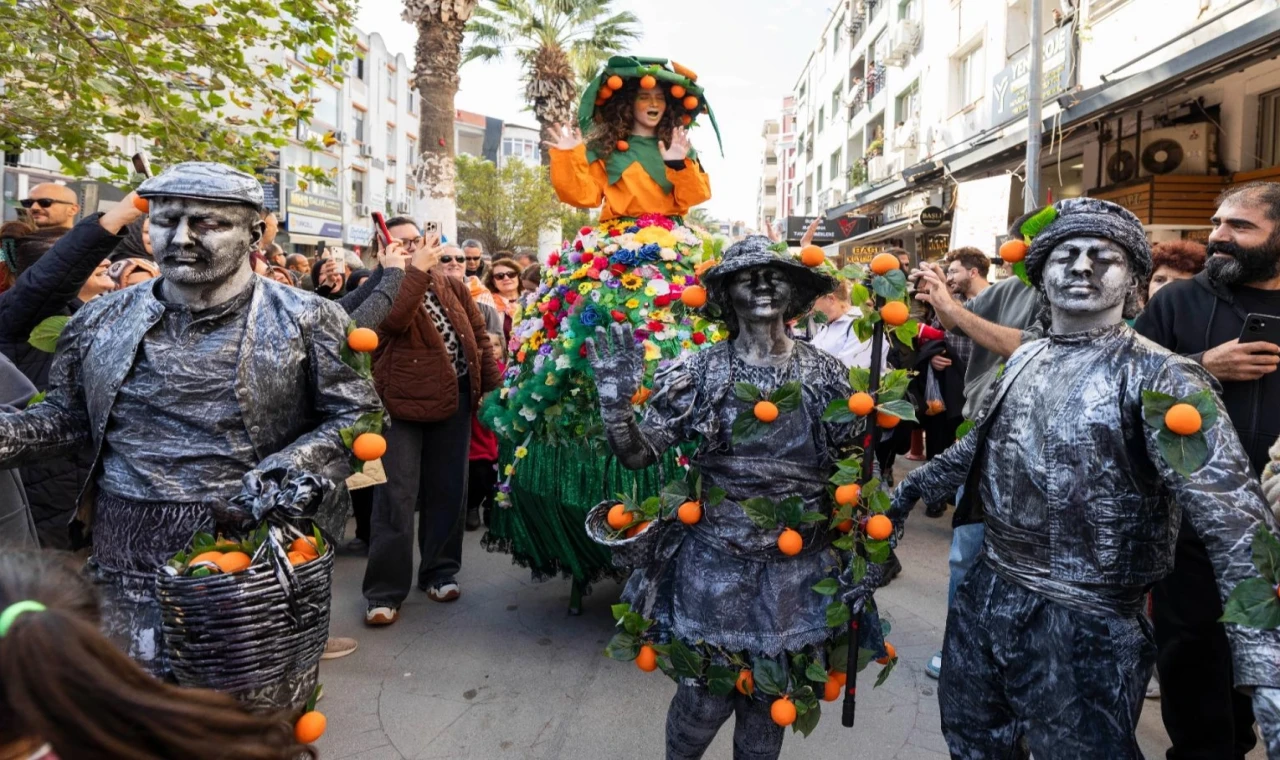 İzmir’de 25. Mandalina Şenliği üreticinin yüzünü güldürdü