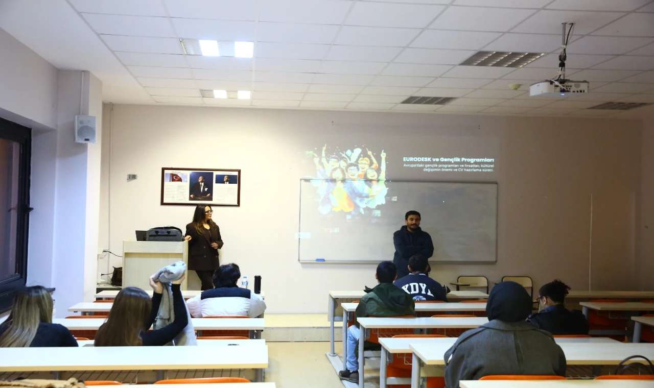 Kocaeli İzmit’te gençlere Avrupa Fırsatları semineri