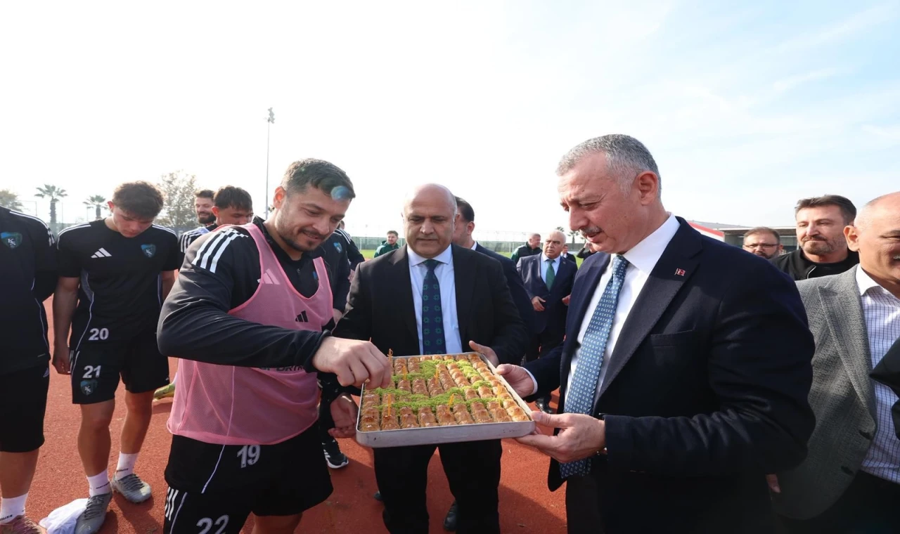 Kocaelispor’a Başkan Büyükakın’dan moral veren ziyaret