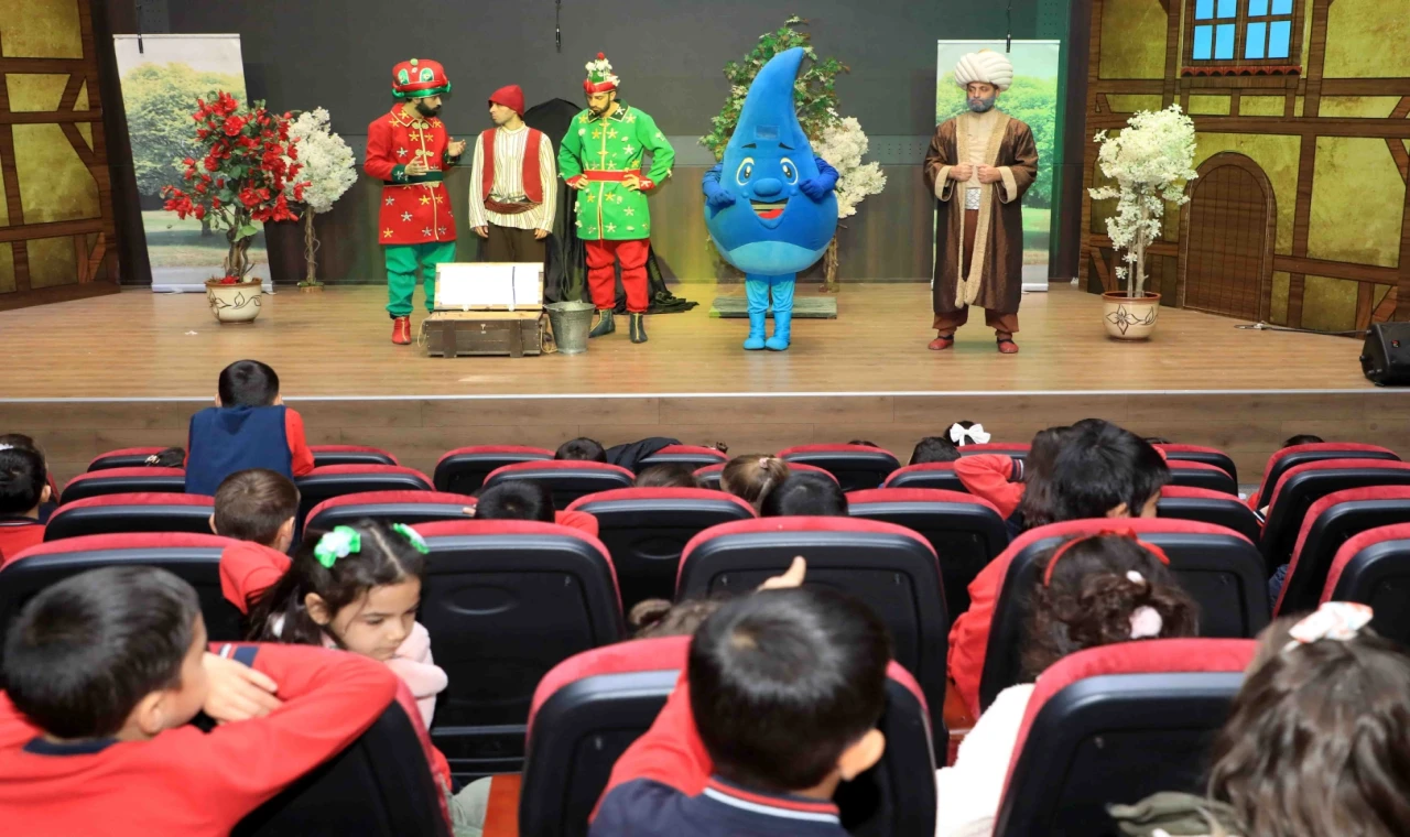 Konya Karatay’da öğrencilere tiyatro etkinliği