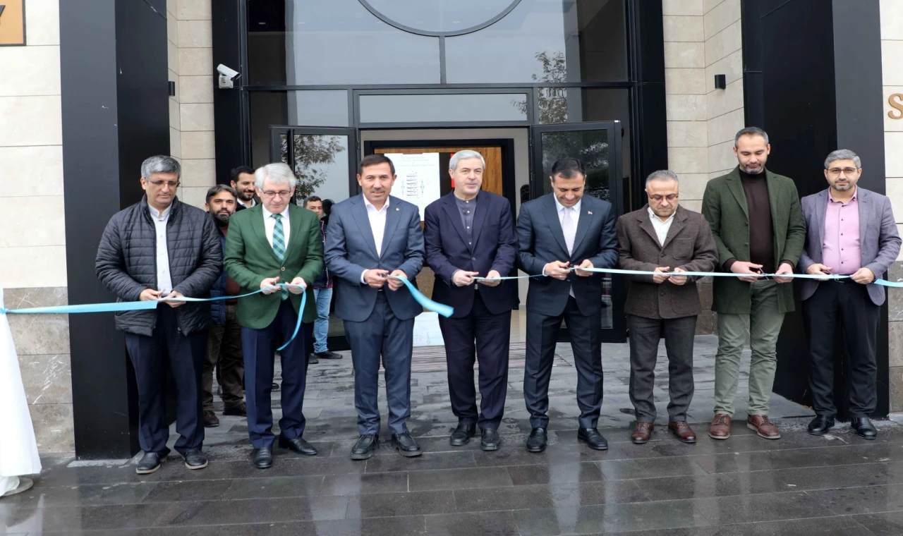 Konya’da “Mesneviden İnciler” hat sergisi açıldı