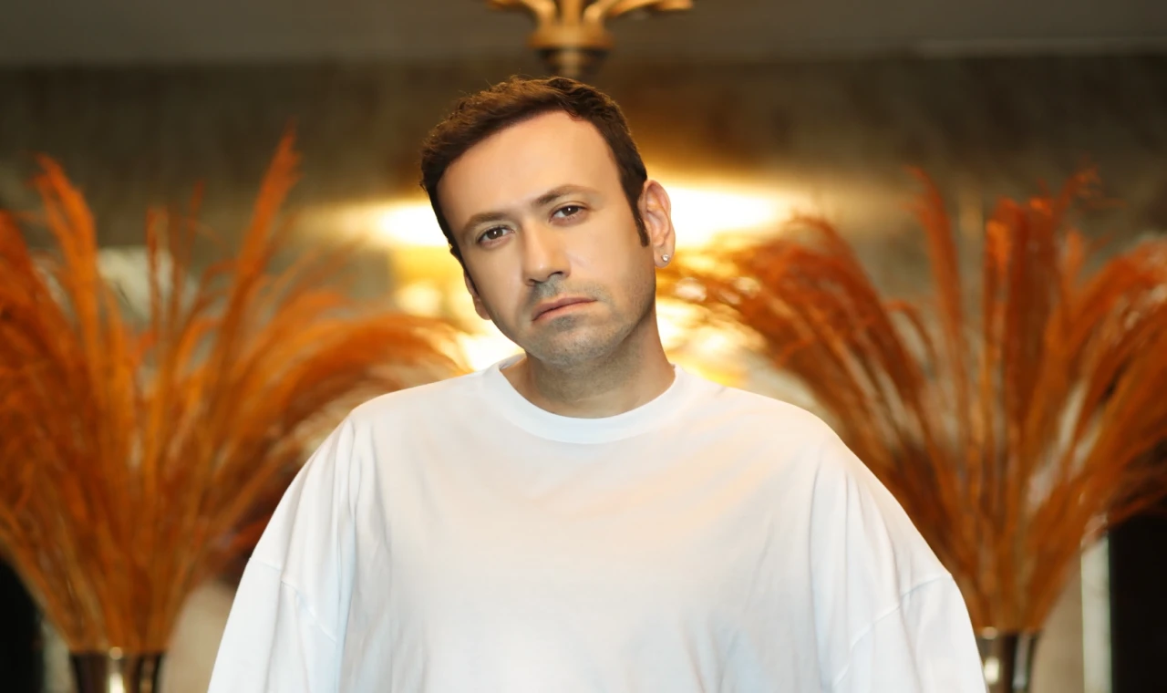 Murat Dalkılıç’tan yılın sürprizi! Sahne ve medya Özgür Aras’a emanet