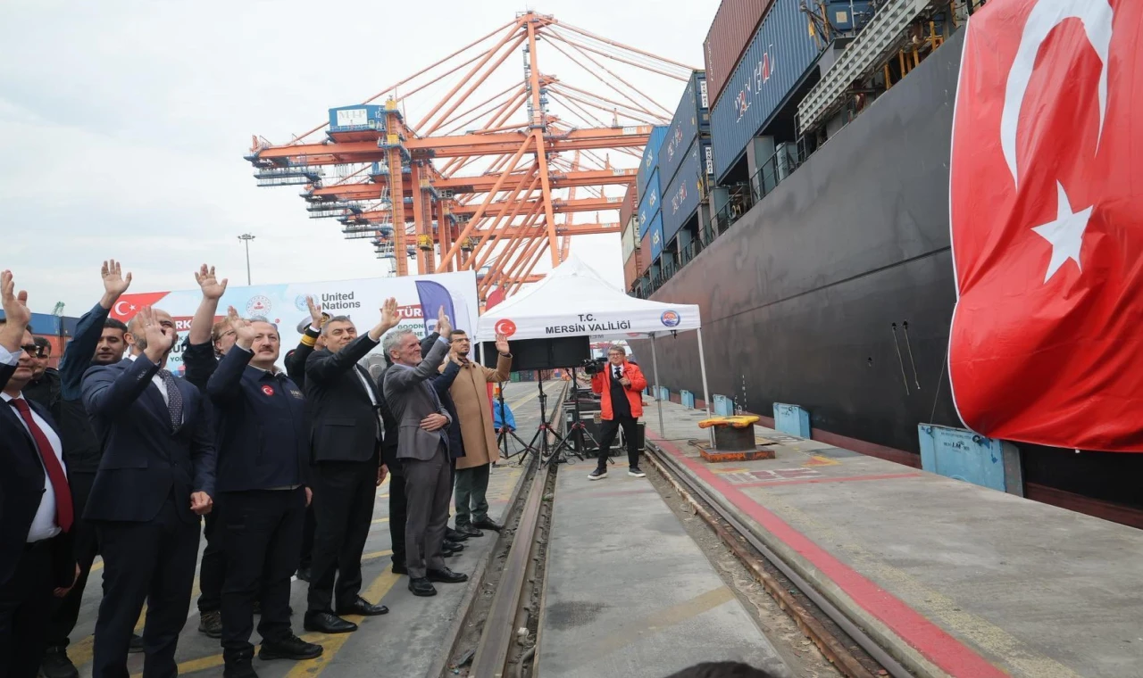 Sudan’a büyük insani destek... 30 bin çadırın ilk bölümü ’İyilik Gemisi’ ile yola çıktı