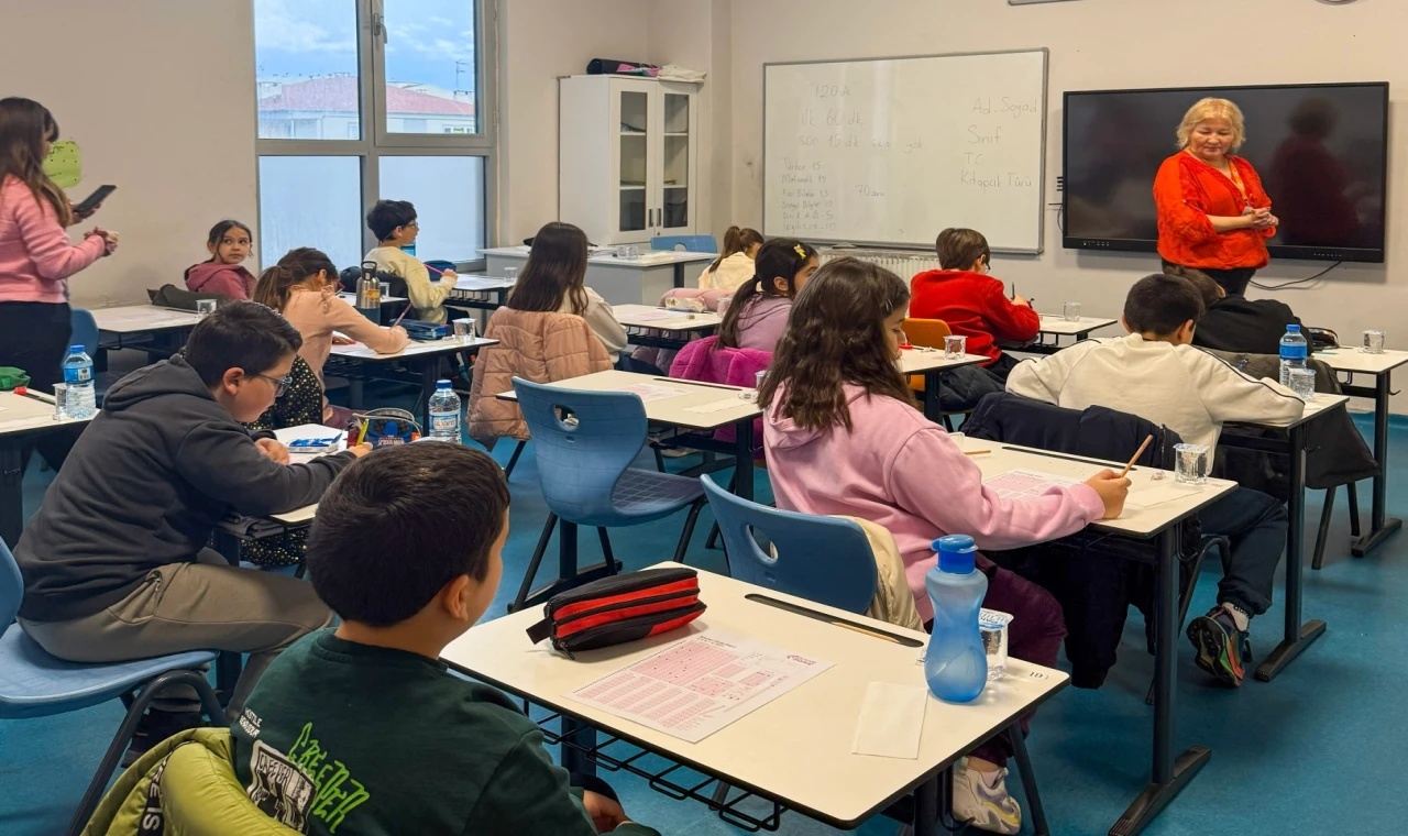 Arena bursluluk sınavına Bursa’da yoğun katılım