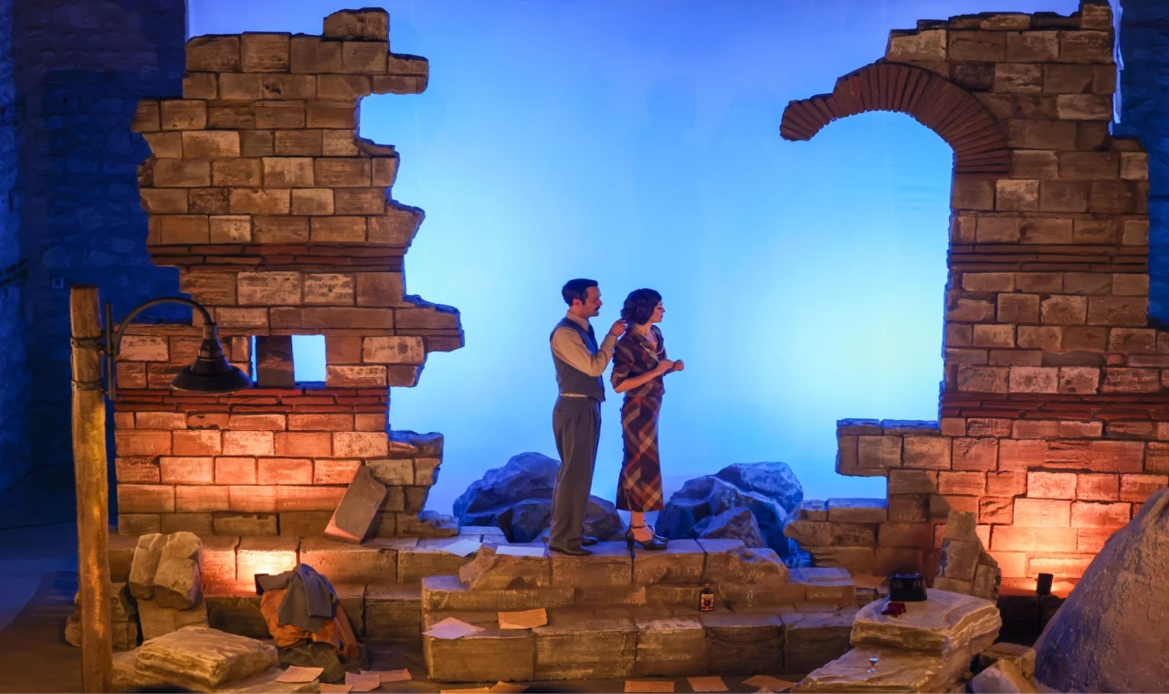 “Ay Tedirginliği” Baruthane Sahnesi’nde prömiyer yaptı