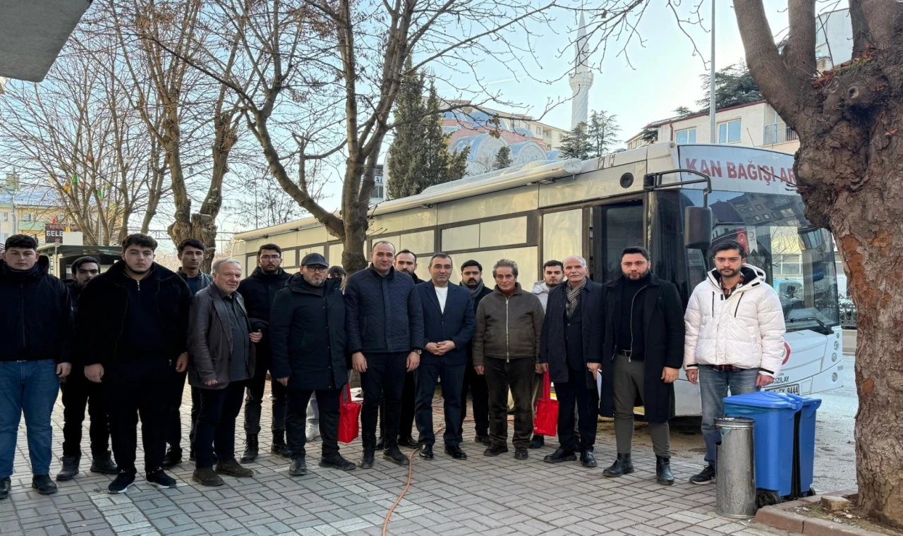 Bilecik’te MHP’lilerden Kızılay’a anlamlı bağış