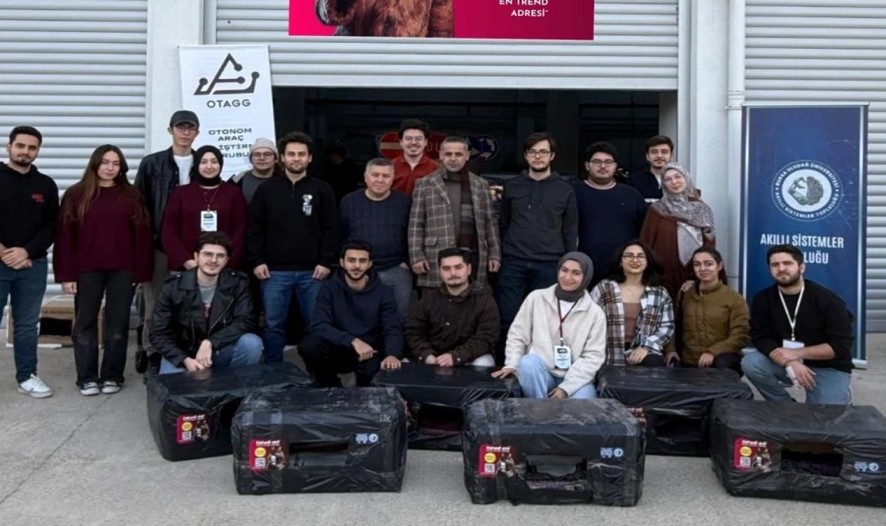 Bursa’da üniversiteli gençlerden sokak hayvanlarına sıcak yuva