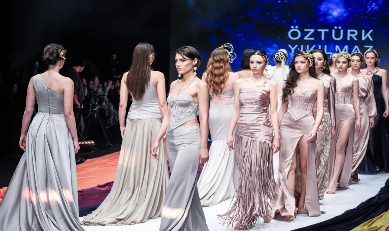 IF Wedding Fashion İzmir’de “Sessiz Asalet” podyuma taşındı