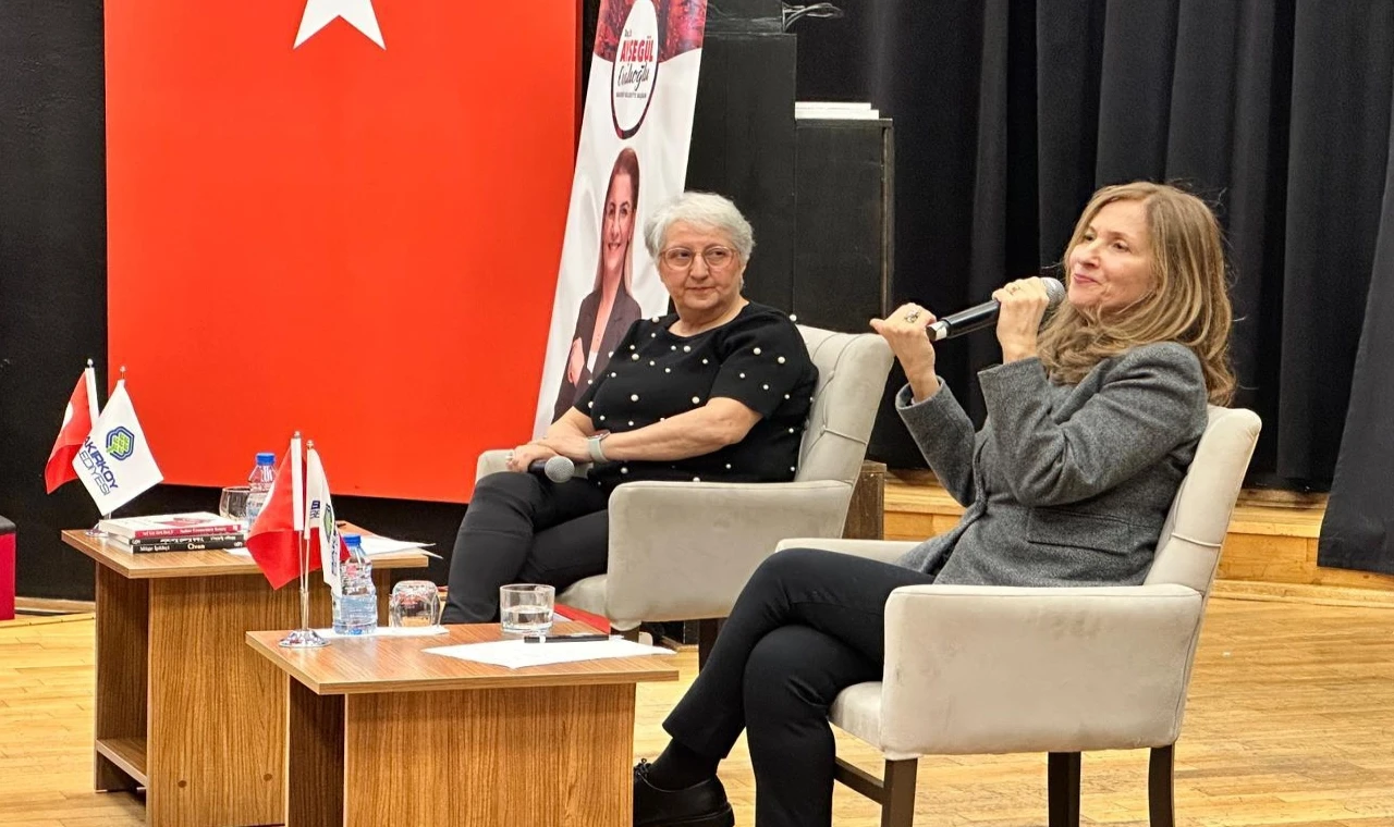 İstanbul Bakırköy’de Müge İplikçi söyleşisi