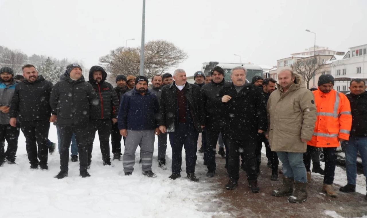 Kayseri Melikgazi’den yoğun kar mesaisi