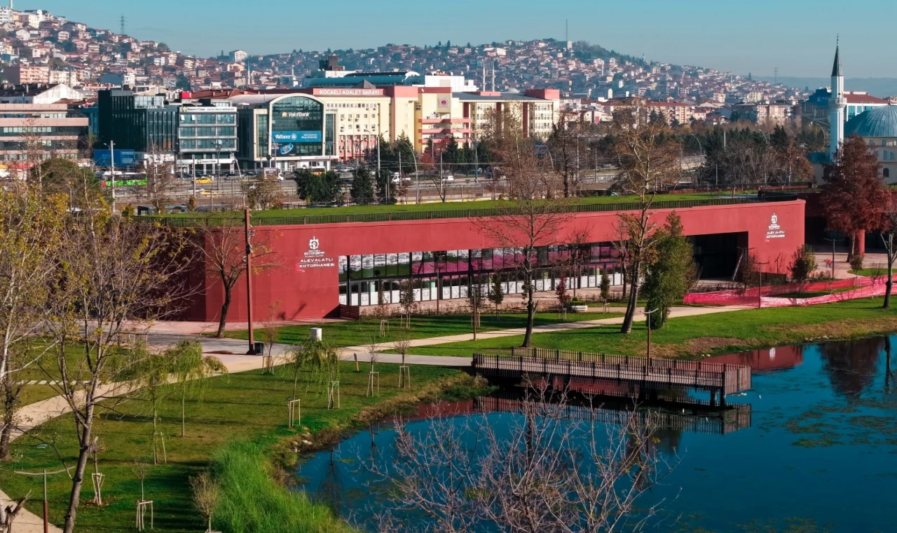 Kocaeli’de göl manzarasında ders ve okuma keyfi