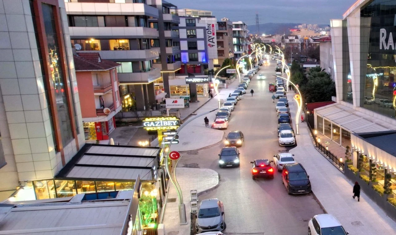 Kocaeli’de Şehit Ergün Köncü Caddesi ışıl ışıl