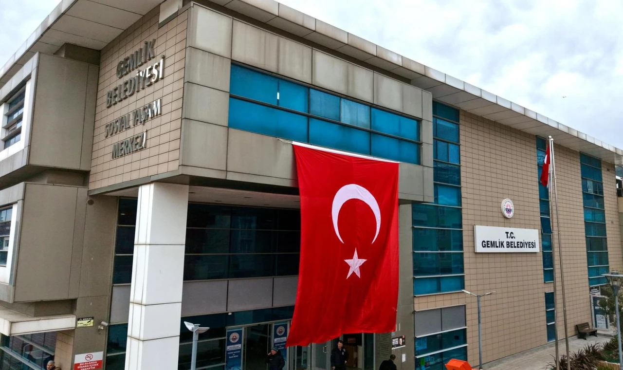 Nusaybin’deki bayrak saldırısına Gemlik’ten tepki