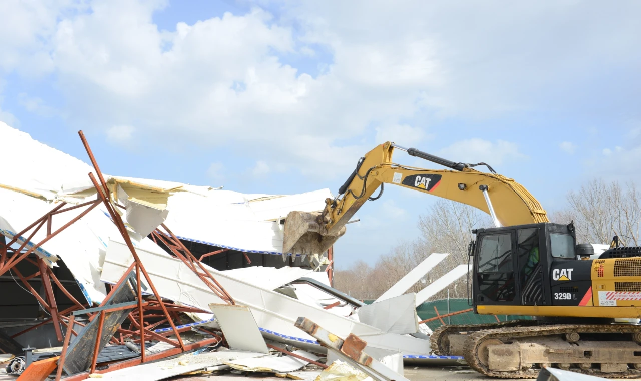 Bursa Nilüfer’de üç noktada yıkım