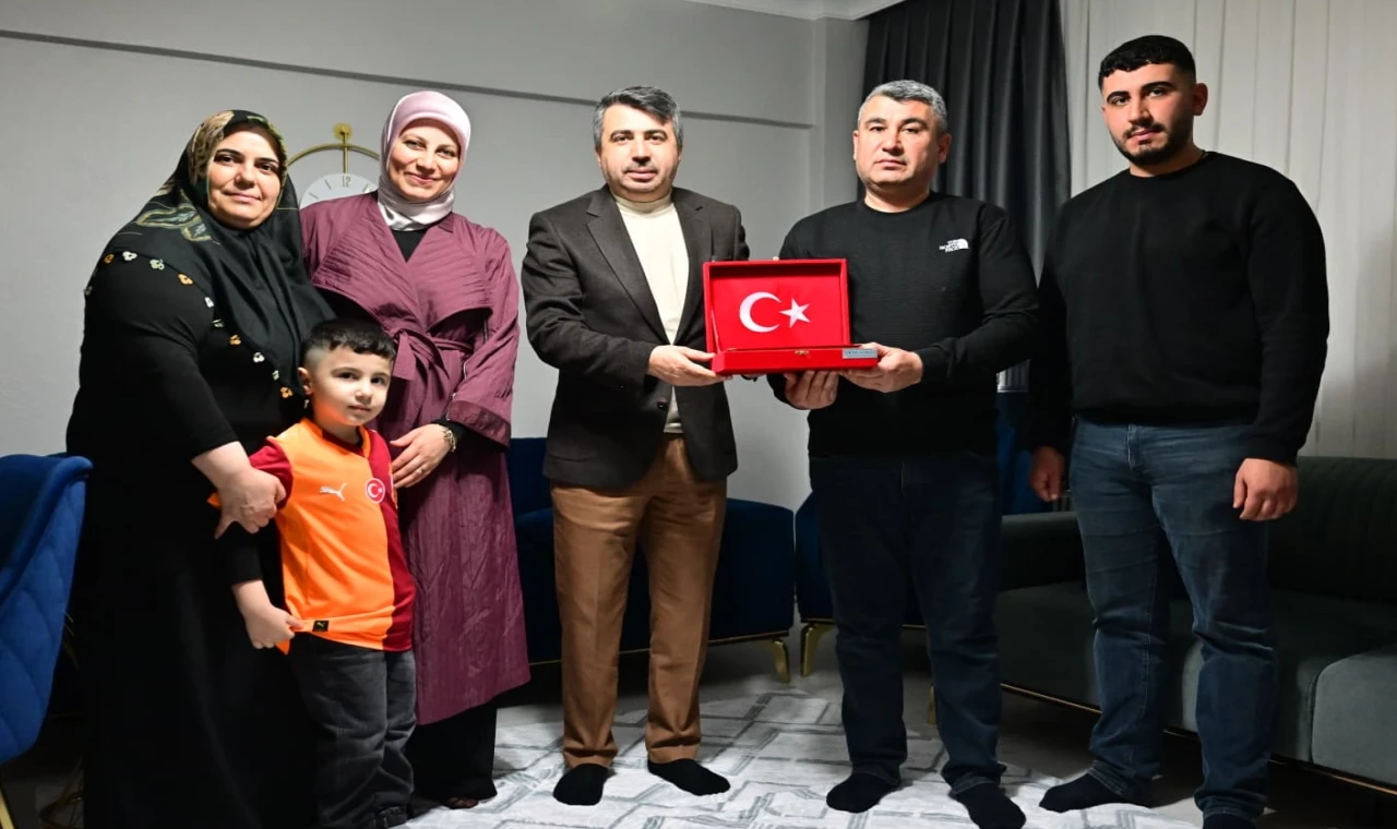 Bursa Yıldırım’da Başkan Yılmaz’da şehit ailesine ziyaret