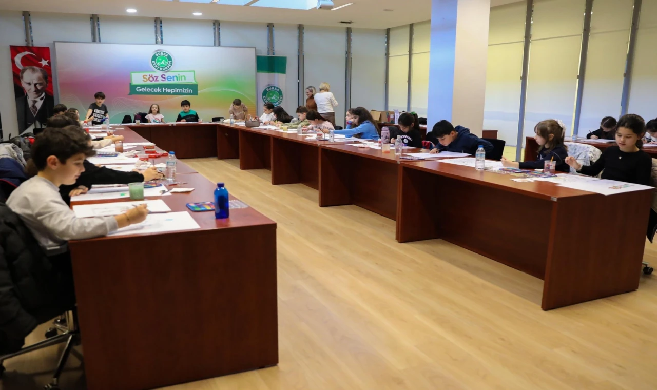 Bursa’da çocuklar bir günlüğüne ressam oldu