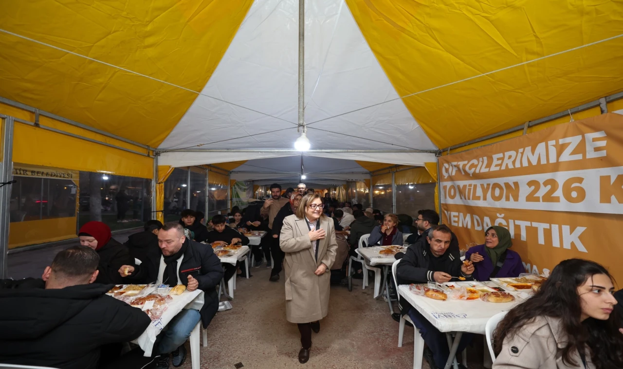 Gaziantep’te Ramazan Sokağı gönül sofrasına dönüştü