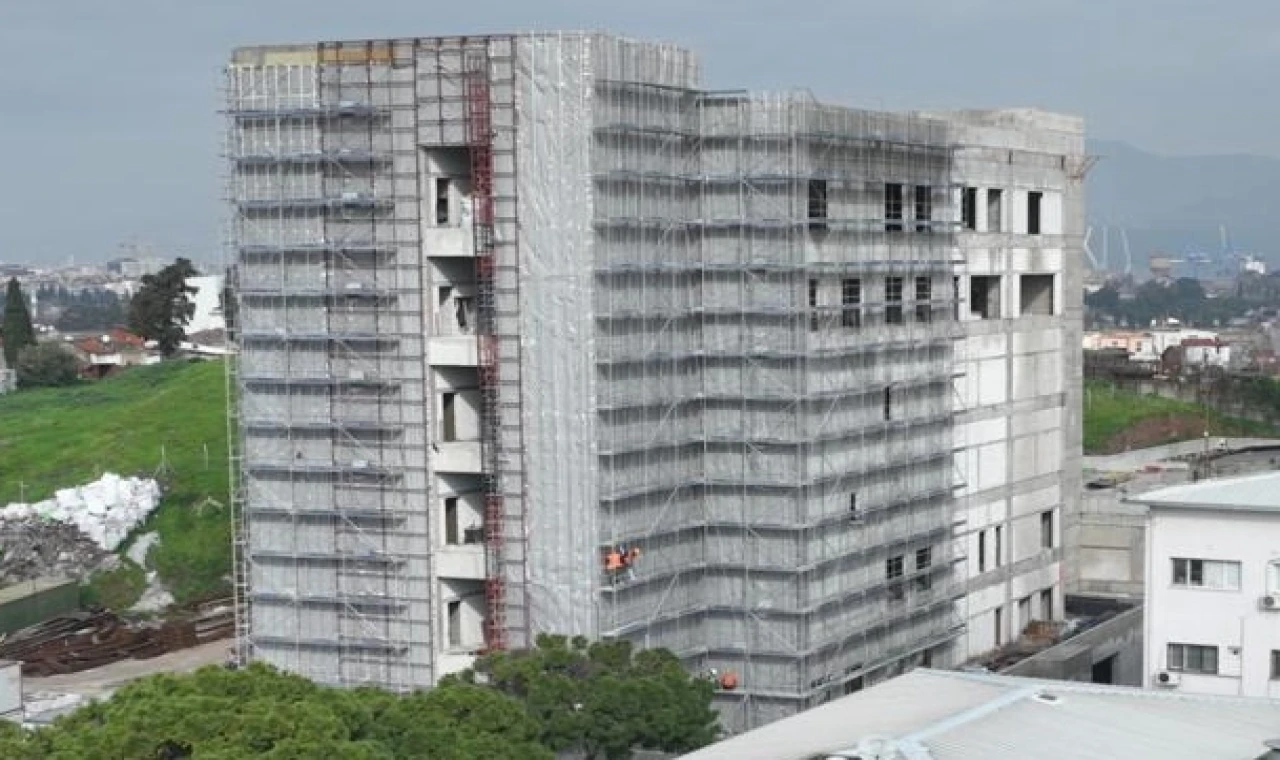İzmir’de Eşrefpaşa Hastanesi’nin yeni binasında sona doğru