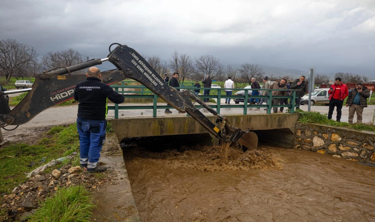 İzmir’de kuvvetli yağışlar sonrasında kırsalda yoğun müdahale