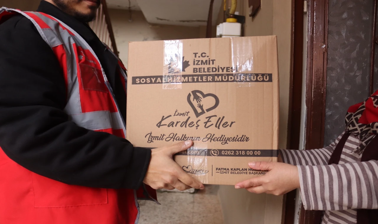İzmit’te gıda kolileri ihtiyaç sahiplerine ulaşıyor