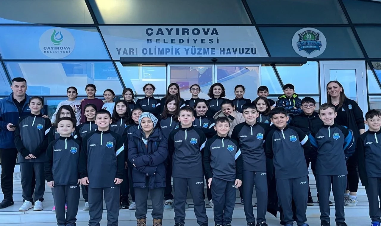 Kocaeli Çayırovalı yüzücüler, madalyalara doyamadı