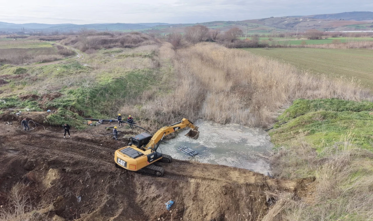 Tekirdağ’da denize akan su tarlalara can oldu... Kuraklığa ’bent’ çekildi!