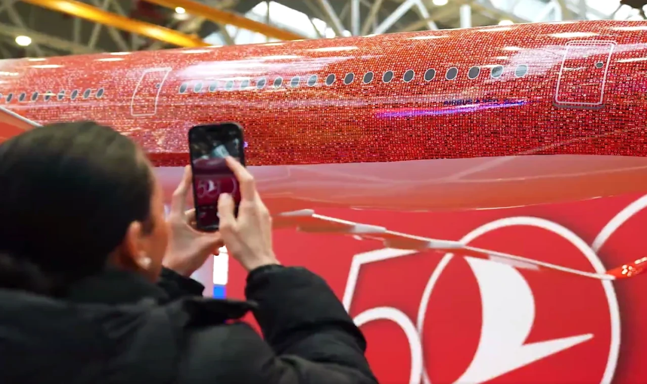 THY’den 500’üncü uçak gururu... 100 bin çalışanın fotoğrafı gökyüzünde